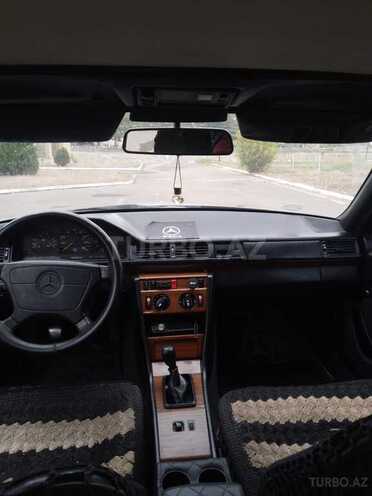 Mercedes E 200 1993, 555,000 km - 2.0 l - Qazax