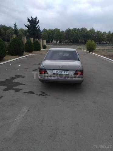 Mercedes E 200 1993, 555,000 km - 2.0 l - Qazax