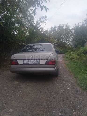Mercedes E 200 1993, 555,000 km - 2.0 l - Qazax