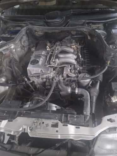 Mercedes E 200 1993, 555,000 km - 2.0 l - Qazax