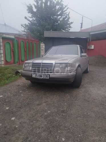 Mercedes E 200 1993, 555,000 km - 2.0 l - Qazax