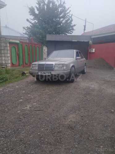 Mercedes E 200 1993, 555,000 km - 2.0 l - Qazax