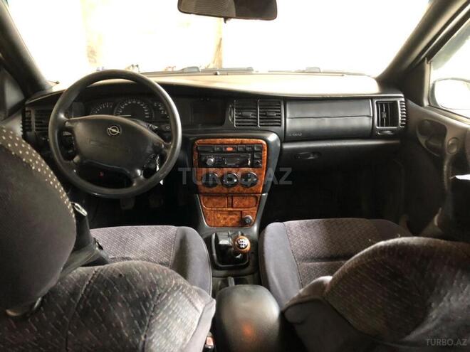 Opel Vectra 1996, 332,000 km - 2.0 l - Quba