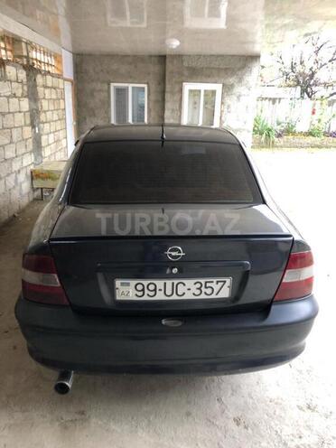 Opel Vectra 1996, 332,000 km - 2.0 l - Quba