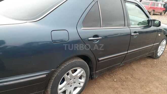 Mercedes E 220 1999, 318,941 km - 2.2 l - Qazax