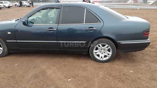 Mercedes E 220 1999, 318,941 km - 2.2 l - Qazax