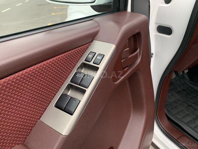 Nissan Navara 2012, 155,200 km - 2.5 l - Bakı