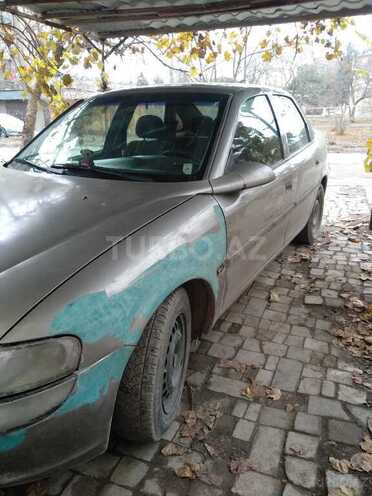 Opel Vectra 1995, 250,000 km - 1.6 л - Gəncə