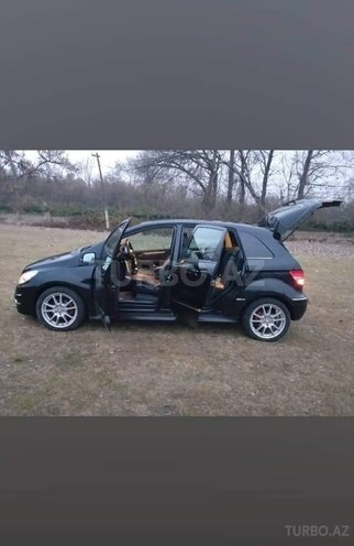 Mercedes B 180 2009, 162,000 km - 1.7 l - Qax