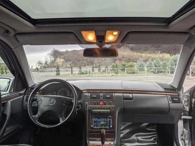 Mercedes E 240 1999, 373,000 km - 2.4 l - Şəki