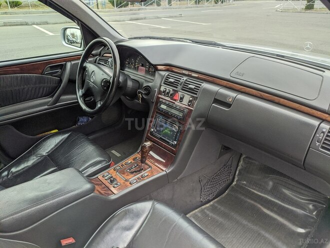 Mercedes E 240 1999, 373,000 km - 2.4 l - Şəki