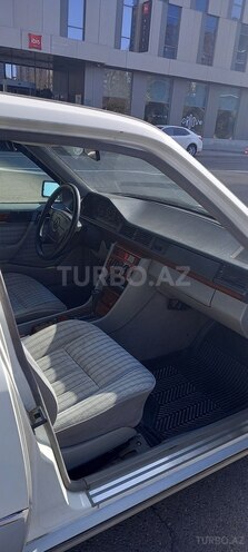 Mercedes E 220 1992, 213,250 km - 2.2 l - Bakı