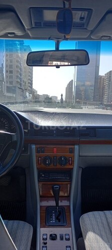 Mercedes E 220 1992, 213,250 km - 2.2 l - Bakı