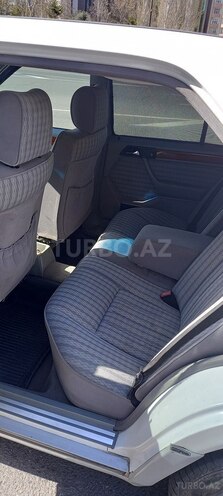 Mercedes E 220 1992, 213,250 km - 2.2 l - Bakı