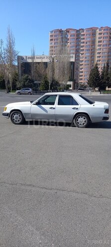 Mercedes E 220 1992, 213,250 km - 2.2 l - Bakı