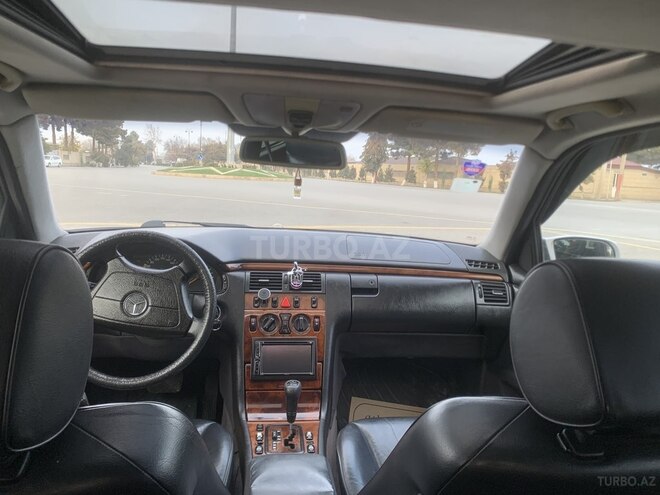 Mercedes E 240 1999, 298,000 km - 2.4 l - Zərdab