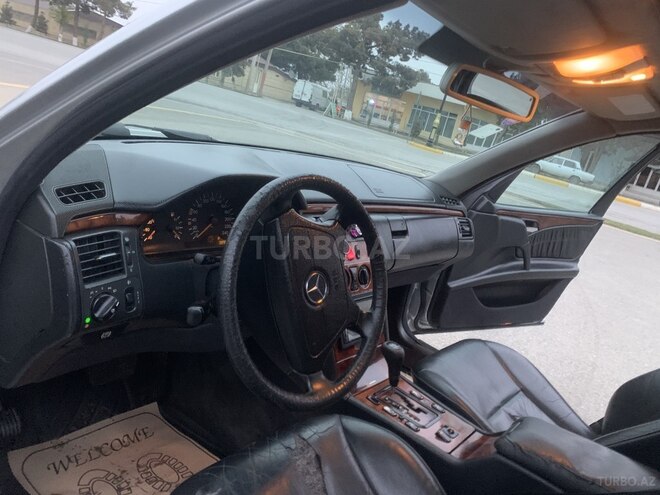 Mercedes E 240 1999, 298,000 km - 2.4 l - Zərdab