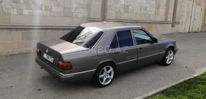 Mercedes E 200 1990, 222,555 km - 2.0 l - Bakı