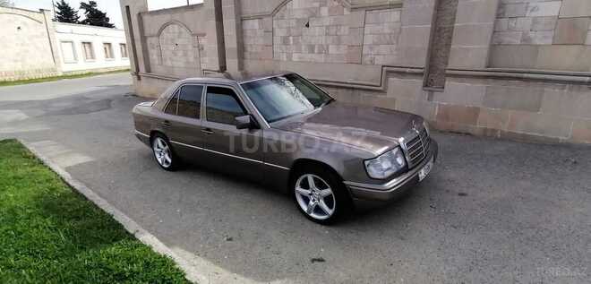 Mercedes E 200 1990, 222,555 km - 2.0 l - Bakı