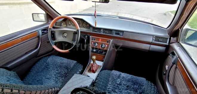 Mercedes E 200 1990, 222,555 km - 2.0 l - Bakı