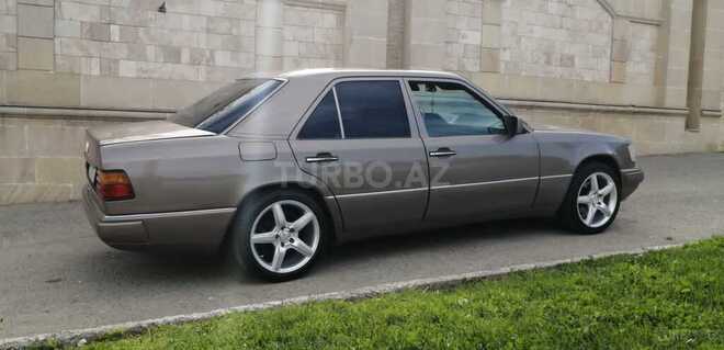 Mercedes E 200 1990, 222,555 km - 2.0 l - Bakı