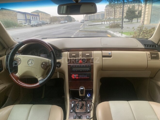 Mercedes E 260 2001, 300,000 km - 2.6 l - Bakı
