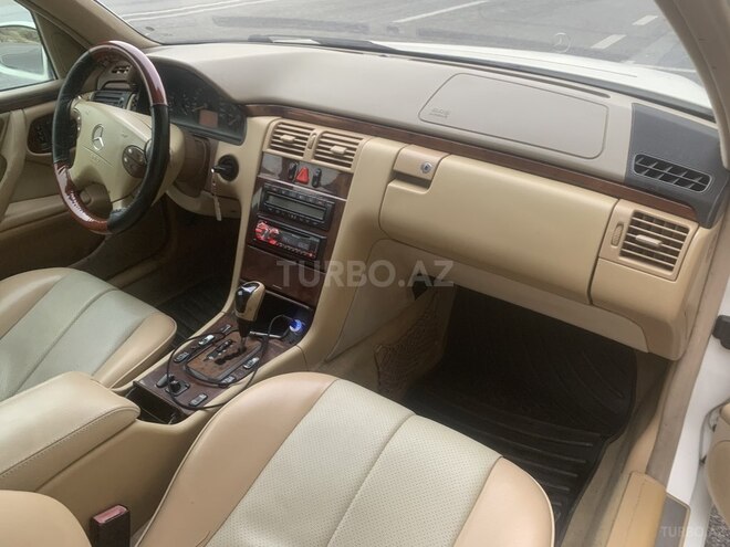 Mercedes E 260 2001, 300,000 km - 2.6 l - Bakı