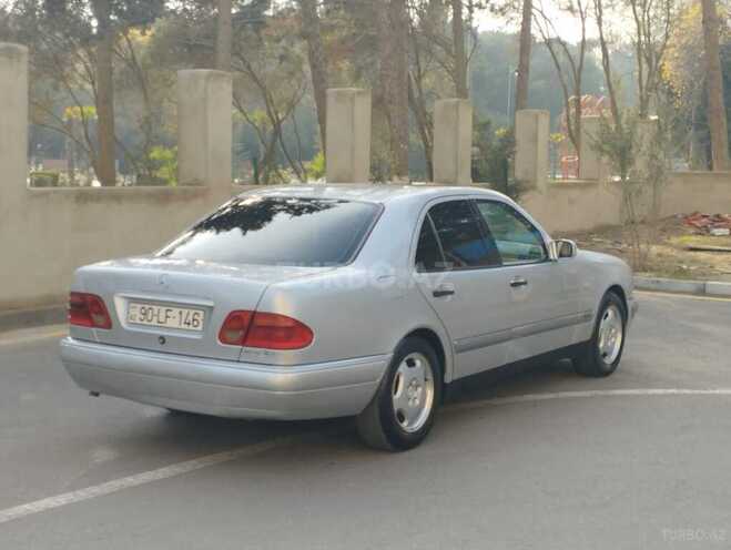 Mercedes E 220 1997, 329,000 km - 2.2 l - Sumqayıt