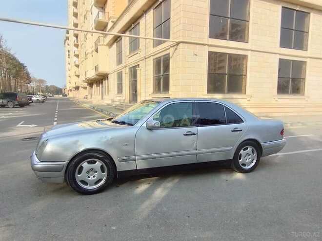 Mercedes E 220 1997, 329,000 km - 2.2 l - Sumqayıt