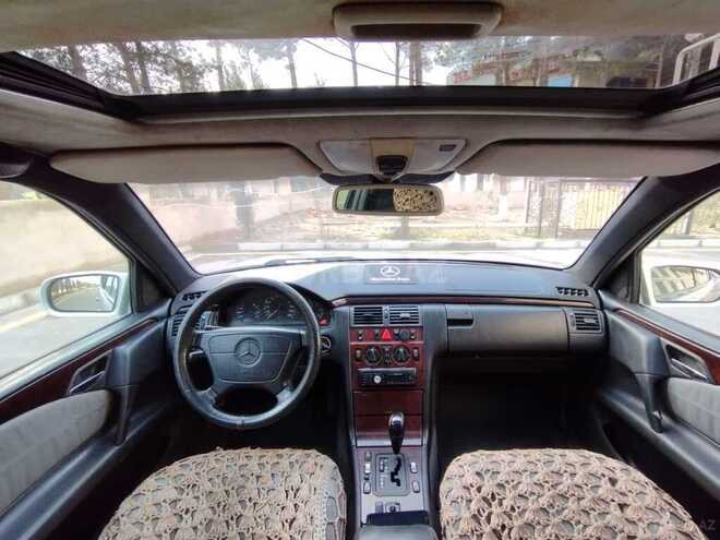 Mercedes E 220 1997, 329,000 km - 2.2 l - Sumqayıt