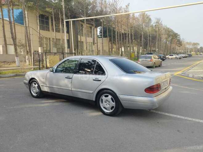 Mercedes E 220 1997, 329,000 km - 2.2 l - Sumqayıt