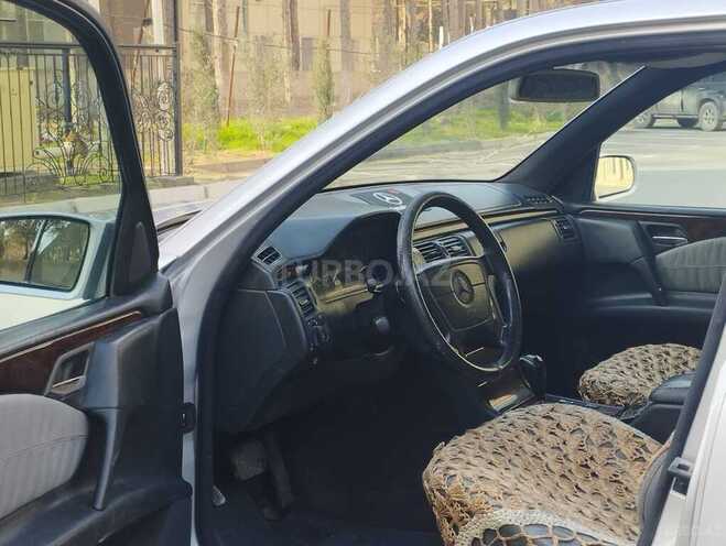 Mercedes E 220 1997, 329,000 km - 2.2 l - Sumqayıt