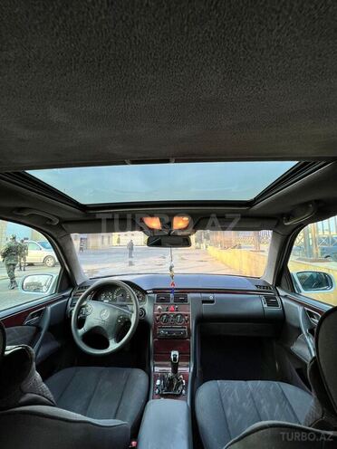 Mercedes E 220 2001, 350,000 km - 2.2 l - Bakı