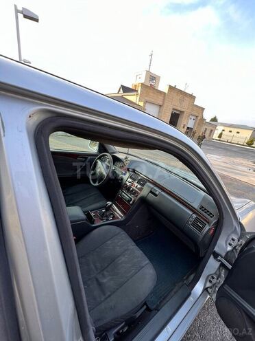 Mercedes E 220 2001, 350,000 km - 2.2 l - Bakı