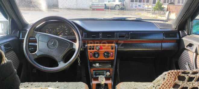 Mercedes E 200 1993, 200,000 km - 2.0 l - Sumqayıt