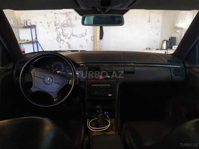 Mercedes E 240 1999, 388,000 km - 2.4 l - Bakı