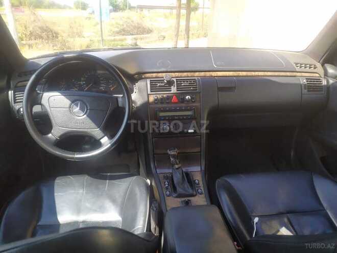Mercedes E 240 1999, 388,000 km - 2.4 l - Bakı