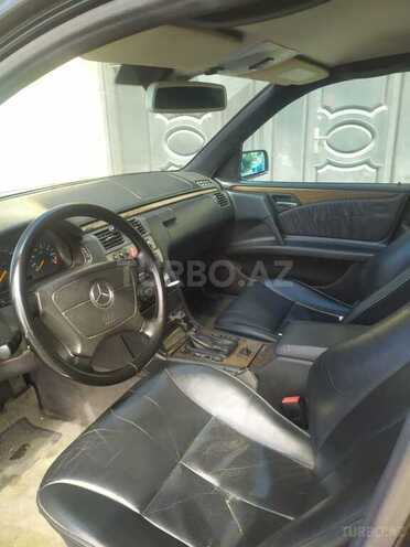 Mercedes E 240 1999, 388,000 km - 2.4 l - Bakı