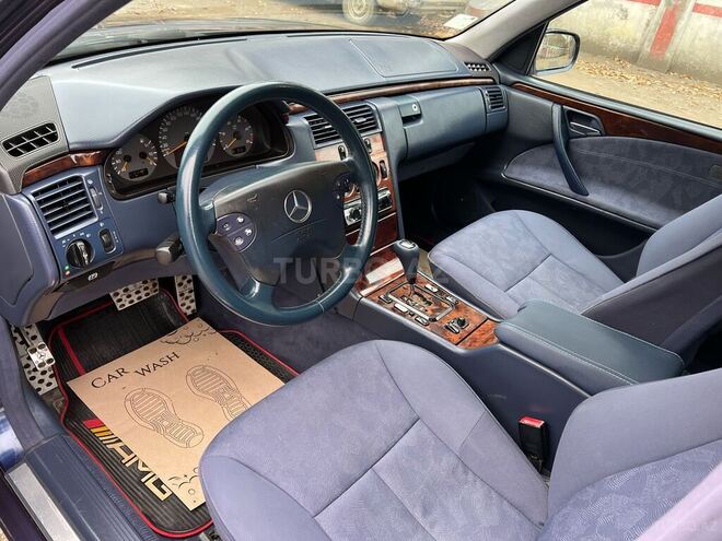 Mercedes E 220 1999, 324,600 km - 2.2 l - Masallı