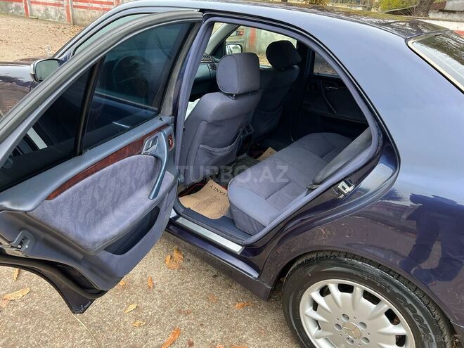 Mercedes E 220 1999, 324,600 km - 2.2 l - Masallı