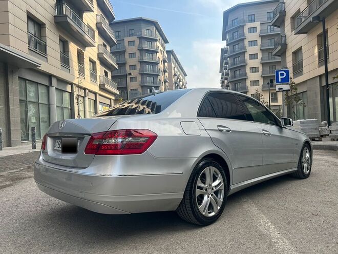 Mercedes E 220 2011, 215,500 km - 2.2 l - Bakı