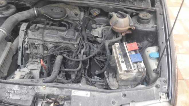Volkswagen Golf 1995, 300,000 km - 1.8 l - Bakı