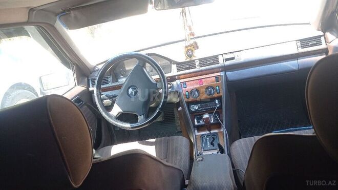 Mercedes E 200 1991, 460,000 km - 2.0 л - İmişli