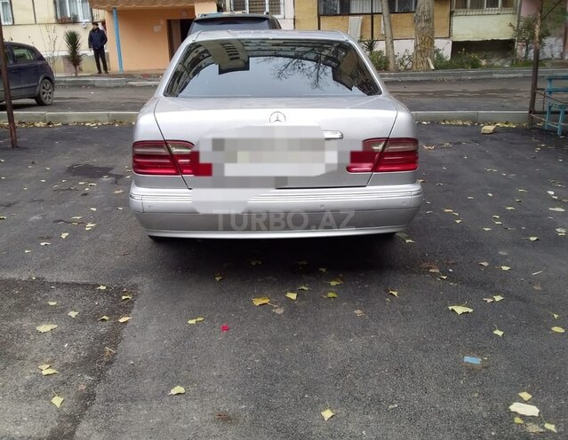 Mercedes E 220 2000, 380,000 km - 2.2 л - Bakı