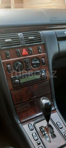 Mercedes E 280 2001, 325,000 km - 2.8 l - Bakı