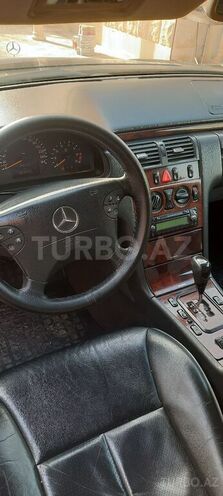 Mercedes E 280 2001, 325,000 km - 2.8 l - Bakı