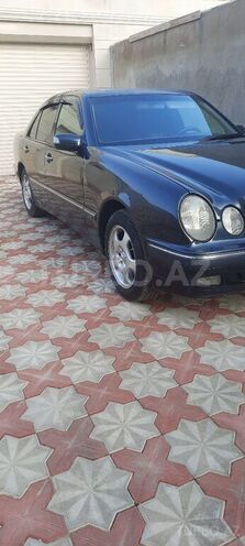 Mercedes E 280 2001, 325,000 km - 2.8 l - Bakı