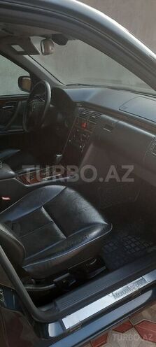 Mercedes E 280 2001, 325,000 km - 2.8 l - Bakı
