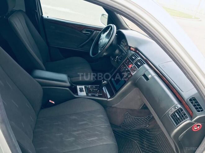 Mercedes E 220 2001, 270,000 km - 2.2 l - Bakı