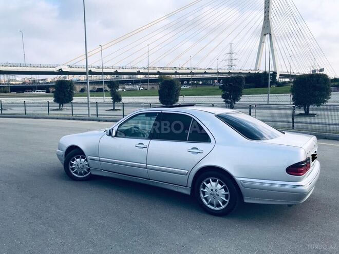 Mercedes E 220 2001, 270,000 km - 2.2 l - Bakı